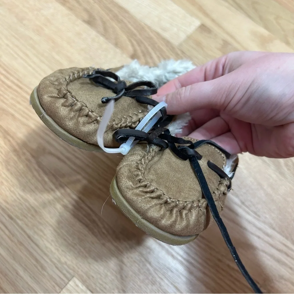 Airwalk Faux Fur Lined Moccasin Slippers Sz 12 Kids Toddler Tan